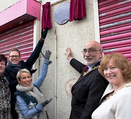 Star Quality: Rochdale actress unveils latest Gracie Fields plaque