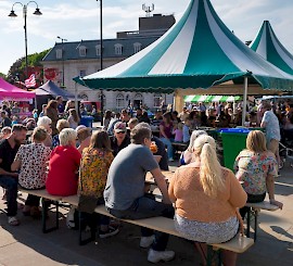 Town basks in heat at Street Eat