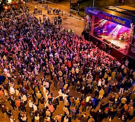Feeling a moment – Feeder rocks as Rochdale festival turns up the ‘Feel Good’ factor